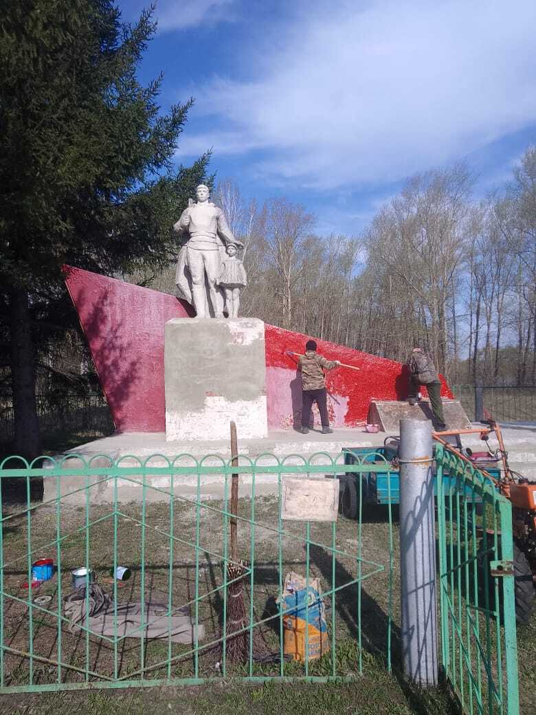 Ремонт памятника.
